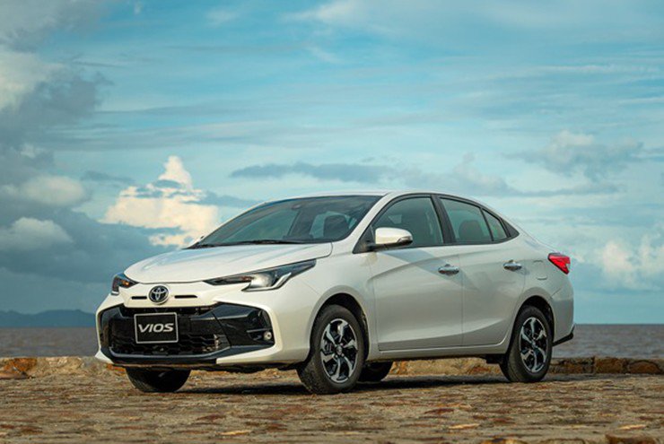 Toyota Vios tháng 12/2025 ưu đãi 100% lệ phí trước bạ.