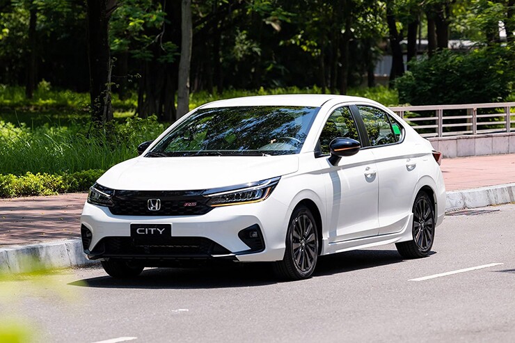 Honda City tháng 7/2026 được hỗ trợ 100% lệ phí trước bạ, giá lăn bánh hấp dẫn.
