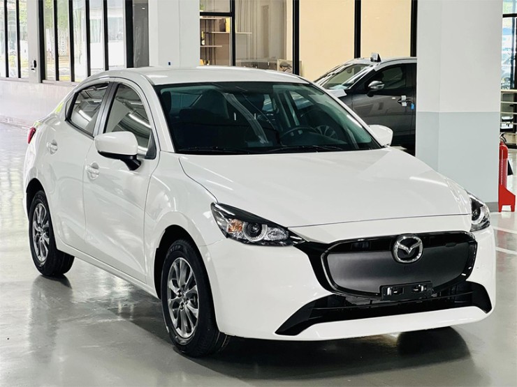 Honda City G và Mazda 2 Premium – Xe nào là phù hợp nhất?